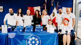 🇫🇷 Inauguration de l’Atelier du Bleuet – Hôtel national des Invalides
Un nouveau lieu vient d’ouvrir ses portes : l’Atelier du Bleuet, au cœur des Invalides.

Inauguré par Alice Rufo, ministre déléguée auprès de @catherinevautrin__ , ministre des Armées et des Anciens combattants, la cérémonie s’est tenue en présence du général (2s) René Peter, président de la @fnam_paris, de Patrick Remm, président du Bleuet de France, de Laurent Maillard, président de l’Association Vétérans OPEX, et du @gouvmiliparis (GMP), le général de corps d’armée Loïc MIZON.

Ils étaient également entourés de tous les représentants du monde combattant et des partenaires du centenaire du Bleuet de France.

Ce lieu est un espace unique où petits et grands peuvent fabriquer leur propre bleuet de France, symbole de solidarité et de reconnaissance envers celles et ceux qui servent la Nation. Un atelier gratuit et ouvert à tous, animé par les bénévoles du Bleuet de France.

Une boutique dédiée vous attend également sur place : vous y découvrirez de nombreuses façons de porter fièrement le Bleuet de France, broches, pin’s, bracelets, tote-bags, textiles ou objets du quotidien.

💙 Venez découvrir l’histoire centenaire de la fleur française du souvenir et de la solidarité tous les jours jusqu’au 11 novembre et les mardis et samedi jusqu’au 20 novembre.