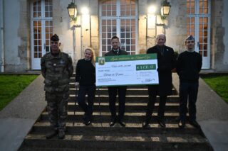 Un cross qui redonne espoir 🏃
840 participants, dont 50 personnels civils et militaires, du @lycee_militaire_saintcyr ont pris le 8 octobre dernier, le départ du traditionnel cross d’automne.
À l’occasion du centenaire du Bleuet de France, ce moment attendu a pris une dimension nouvelle : une collecte intégrée à l’événement, au profit des 25 000 personnes que nous soutenons chaque jour.
Ce cross, d’ordinaire synonyme de dépassement de soi, est devenu un véritable temps de cohésion et de transmission des valeurs. Il a rappelé combien le Bleuet demeure un symbole profondément ancré dans la communauté militaire.
Grâce à cette mobilisation collective, 8 630 € ont été récoltés pour nous permettre de continuer nos actions de soutien auprès des militaires blessés, des victimes du terrorisme, des pupilles de la Nation et des familles en deuil.
Un immense merci à tous 🔵