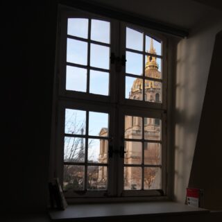 Un projet d’envergure se concrétise à l’Institution nationale des Invalides pour améliorer le parcours de soins des blessés ⬇️
Lieu emblématique des Armées, l’@ini_invalides engage une transformation profonde pour renforcer l’accueil, le confort et le suivi des blessés de guerre, des victimes d’attentats et des personnes en situation de grand handicap.
Un vaste programme de rénovation a été lancé pour offrir un cadre de soins toujours plus adapté aux besoins physiques et psychiques.
🔧 Première concrétisation : la rénovation de l’aile Sud
Bientôt, 17 chambres PMR et de nouveaux espaces thérapeutiques dont une cuisine et un salon de beauté permettront d’accompagner les patients dans un environnement apaisant et propice à la réinsertion.
🤝 Le Bleuet de France est fier de prendre part à cette évolution
Nous avons financé l’une de ces nouvelles chambres, inaugurée ce mercredi 10 en présence de Patrick Remm, président du Bleuet, de Pierre-Emmanuel de Laforcade, directeur général, et des autres mécènes mobilisés.
#BleuetdeFrance #INI #Invalides #PMR #rénovation #soutien