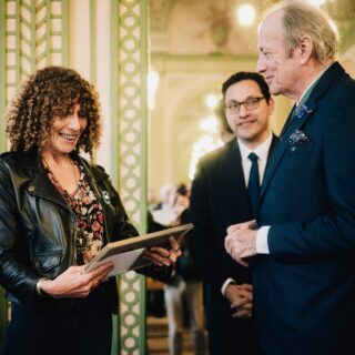 📘 Prix littéraire du Bleuet de France 2025

Patrick Remm, président du Bleuet de France a eu l’honneur de remettre le Prix littéraire du Bleuet de France 2025 à Alexandra Laignel-Lavastine pour son ouvrage « André Zirnheld, Le chant d’un partisan » aux Éditions du Cerf.
Cet ouvrage a aussi était porté et préfacé par le général Olivier Tramont.

Cet événement a eu lieu lors de la 94ᵉ Après-midi du Livre de l’Association des Écrivains Combattants, dans les Salons du @gouvmiliparis
Cette distinction salue une œuvre majeure redonnant vie à la figure d’André Zirnheld (1913-1942), philosophe, résistant, compagnon de la Libération et auteur de la célèbre Prière du Para.

À travers ce temps fort, le Bleuet de France réaffirme sa mission : honorer la mémoire, transmettre les valeurs d’engagement, de solidarité et de résilience, et soutenir les combattants d’hier et d’aujourd’hui ainsi que leurs familles.

Merci à Jean-François Colosimo, directeur des Éditions du Cerf, Alfred Gilder président de l'Association des Écrivains Combattants, ainsi qu’à l’ensemble des participants et partenaires pour leur présence et leur engagement.