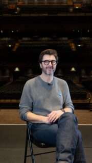 Pourquoi venir au concert « Sentinelles d’un soir » ? @ericjeanjean_officiel vous répond ⬆️

Le 20 mars, vivez une soirée d’exception au profit du Bleuet de France : de grands artistes de variété française unissent leurs voix aux formations musicales de nos armées pour un concert unique, organisé par le @gouvmiliparis !

⚠️ Attention, ne tardez pas, les places partent vite ! Pour prendre la vôtre, rendez-vous en bio 🔗

#BleuetdeFrance #concert #concertparis #militaire