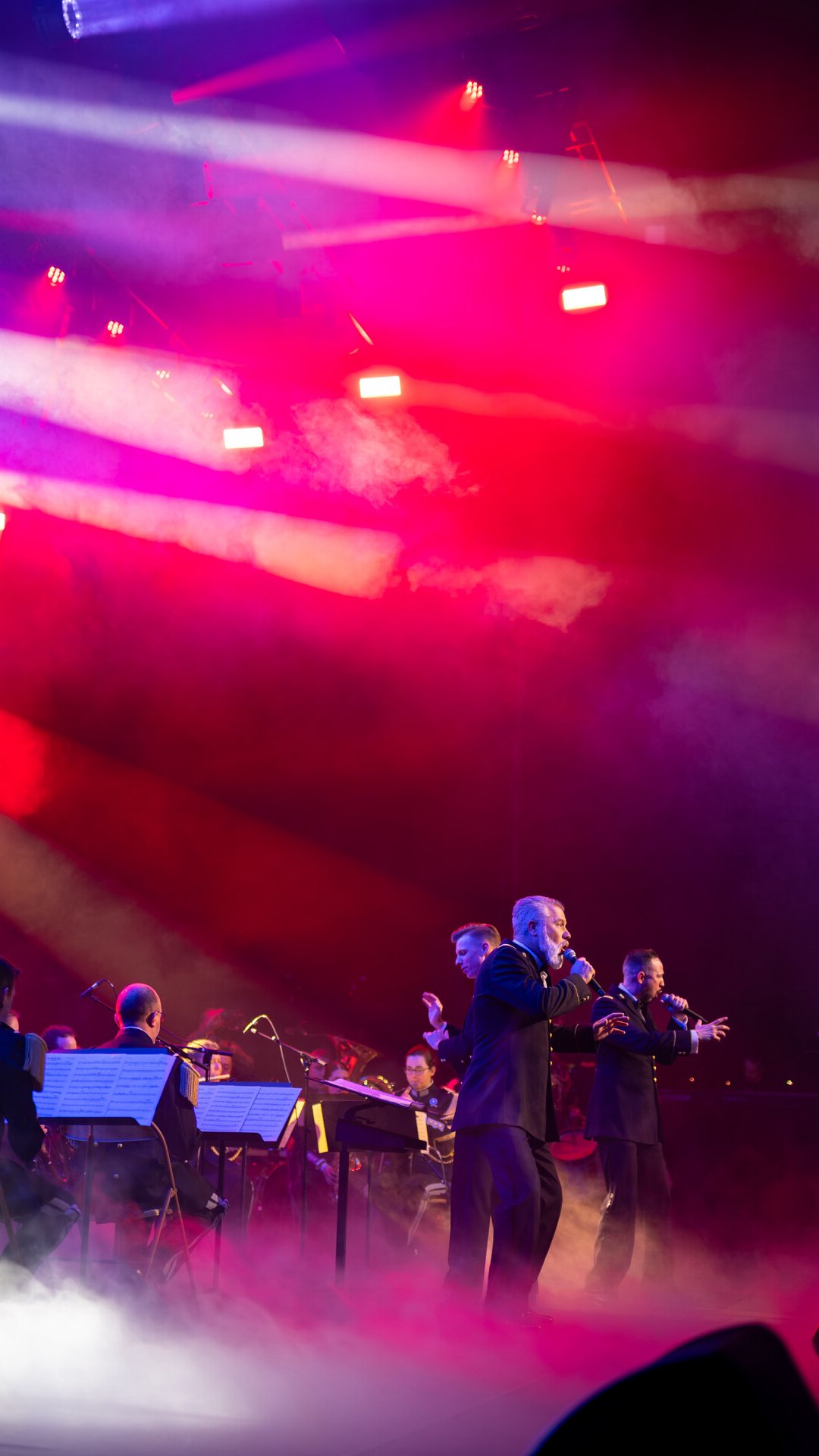 🎶👀 Retour sur la 3ème édition du concert « Sentinelles d’un soir » organisé par le @gouvmiliparis :

➡️ À l’affiche de cette soirée exceptionnelle : des artistes et des formations musicales des armées qui nous ont offert plus de deux heures d’un spectacle époustouflant, intense et profondément émouvant, animé avec toujours autant d’énergie par @ericjeanjean_officiel

➡️ À nos côtés, un public venu nombreux dans la magnifique @sallepleyel, dont la présence et la générosité ont permis de recueillir plus de 50 000 € pour le Bleuet de France, au profit des blessés, des victimes du terrorisme, des pupilles de la Nation et des familles endeuillées

➡️ Des mois de travail, d’engagement et de mobilisation, sous la direction de Clément Cognon et David Baillais, menant à la réussite de cette 3ème édition 

Il est maintenant temps d’enfiler les baskets et de se donner rendez-vous le 10 mai prochain autour des Invalides pour les courses solidaires du Gouverneur militaire de Paris ! 🏃‍♀️🏃‍♂️
🔗 Line en bio pour s’inscrire