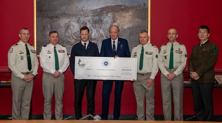 🔴🟢 Collecter pour redistribuer au plus près du besoin 

Les 16 et 17 mars derniers, le président du Bleuet de France, Patrick Remm et son directeur général Pierre-Emmanuel de Laforcade ont été accueillis par l’état-major de la @legionetrangereofficiel à Aubagne.

Aux côtés de Maître Jean-Pierre Lee, première classe d’honneur de la Légion, ce déplacement a permis aux équipes du Bleuet de découvrir de l’intérieur la réalité de la Légion : présentation par le commandement, visite du musée de la Légion, diner avec le général Cyrille Youchtchenko et ses équipes, puis, le lendemain, immersion à Puyloubier, au sein de l’institution des Invalides de la Légion étrangère.

Un moment très fort, au contact des pensionnaires et des équipes engagées chaque jour dans l’accompagnement, le soin et la reconstruction des légionnaires actifs et des anciens.

À cette occasion, le Bleuet de France a remis un don de 153 000 euros au profit du foyer d’entraide de la Légion étrangère, issu de la générosité des donateurs mobilisés lors du gala de novembre. Ce soutien contribuera à la réalisation de nouvelles infrastructures au sein de la future infirmerie de Puyloubier.

Derrière ce don, une conviction simple : collecter pour redistribuer au plus près des besoins.

Le Bleuet de France est fidèle à sa mission : aider ceux qui restent et être présent durablement à leurs côtés.