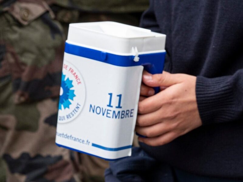 A l'occasion de la campagne de l'oeuvre nationale du Bleuet, madame Nathalie Naville, adjointe au directeur de l'ONACVG de Meurthe-et-Moselle, s'est rendue sur la BA 133 le mercredi 9 novembre 2022, accompagnée de 4 lycéens volontaires SNU.