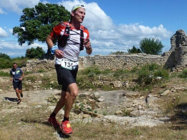 Trail des Traces de Laudun-l’Ardoise : pour le Bleuet de France, les gendarmes mobiles vont mouiller le maillot !