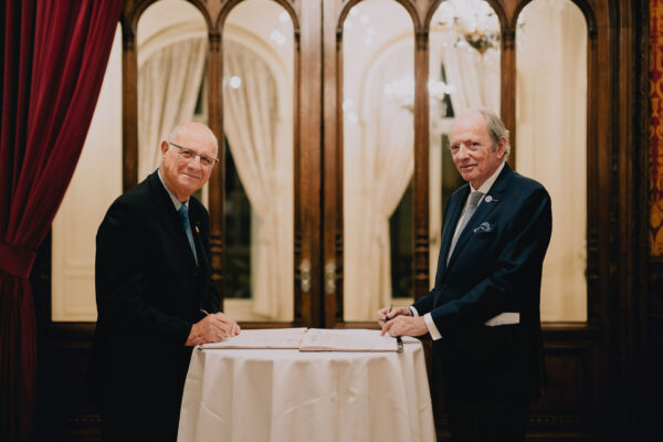 Signature partenariat avec la CARAC