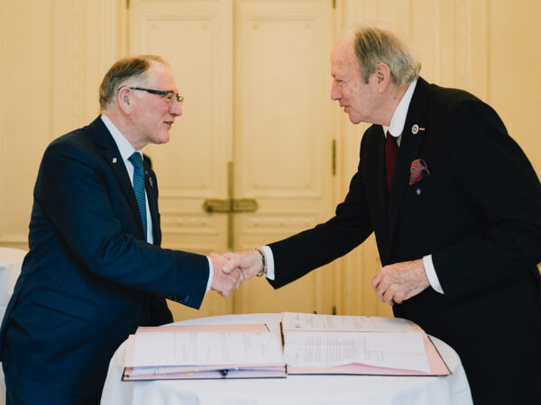 Signature convention de mécénat Solidarm x Bleuet de France