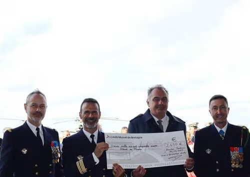Les « Marins du Ciel » offrent 2 650 € au Bleuet de France