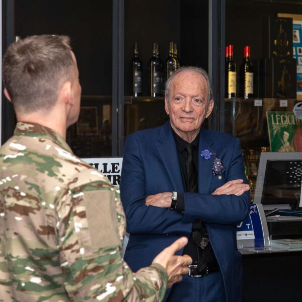 Remise de chèque à la Légion étrangère